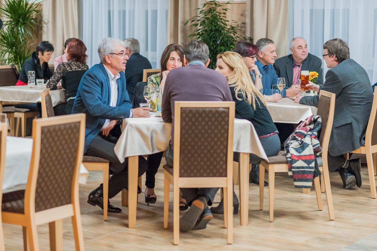 Wellness Hotel Hluboky Dvur Hrubá Voda Екстериор снимка
