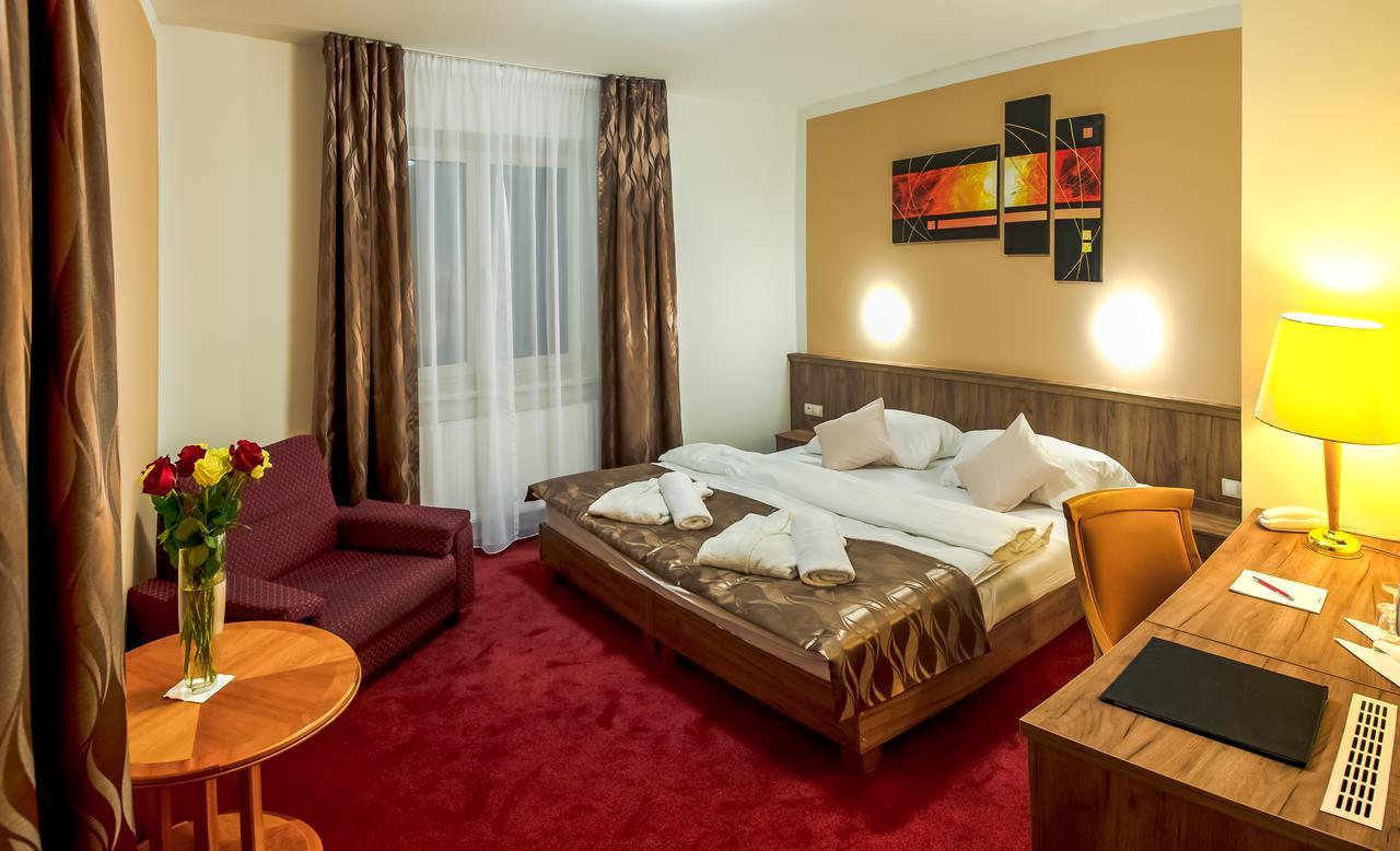 Wellness Hotel Hluboky Dvur Hrubá Voda Екстериор снимка